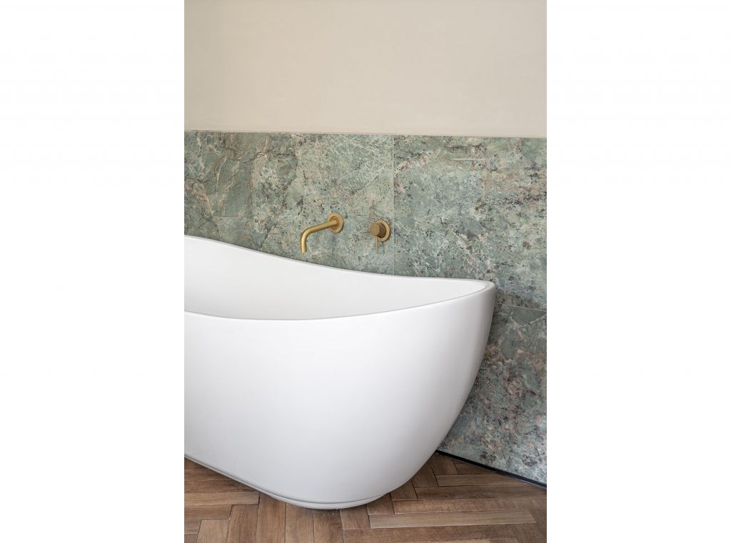 Suite with Balcny Bathroom