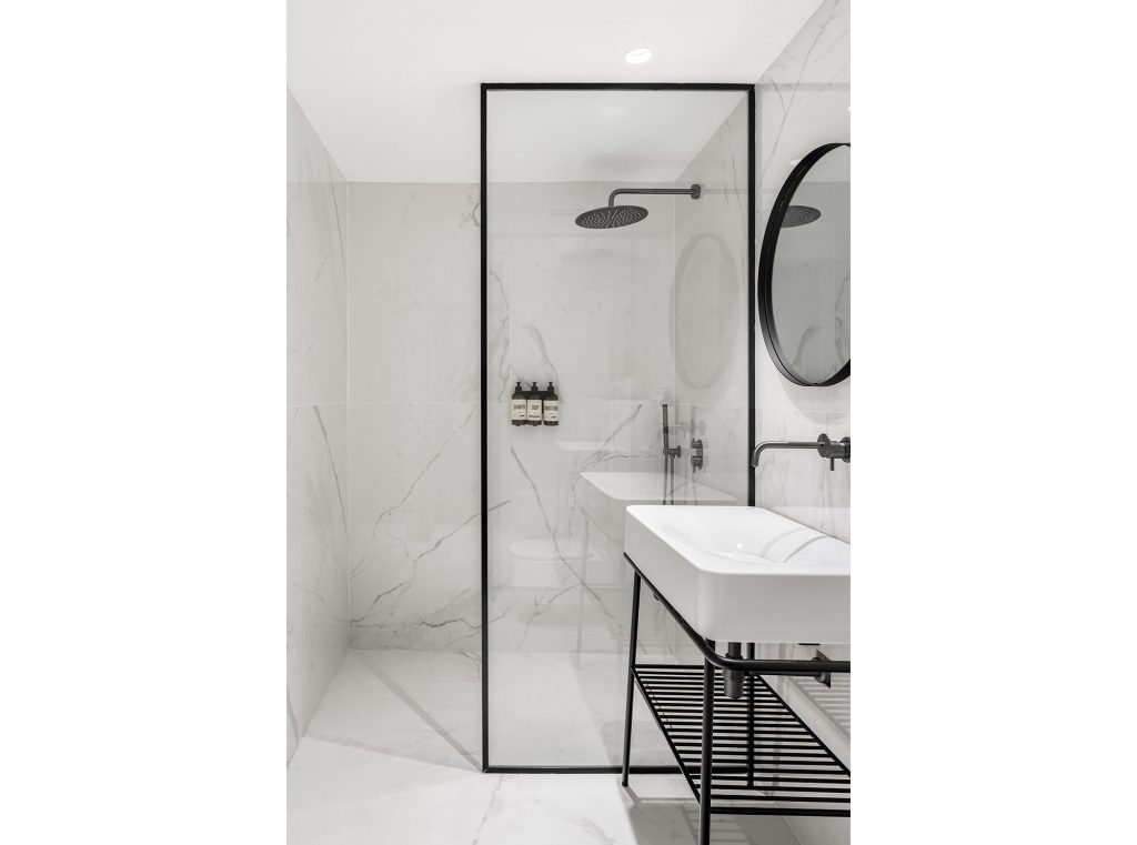 Suite with Balcny Shower